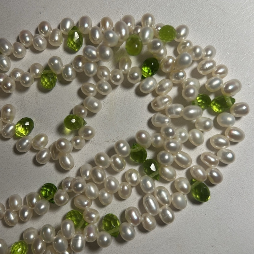 Pearl & Green Crystal Necklace (1) - Picture 3 of 5